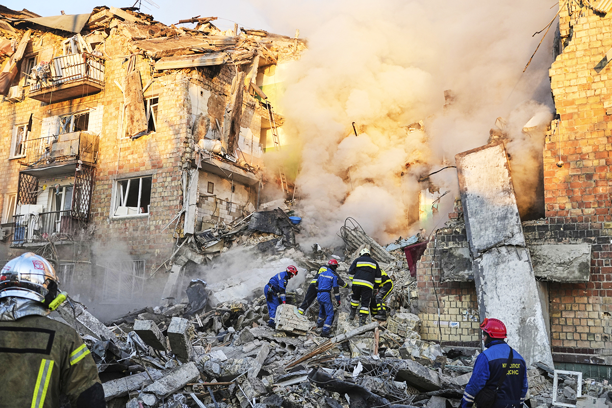 Russian attack hits center of Kyiv